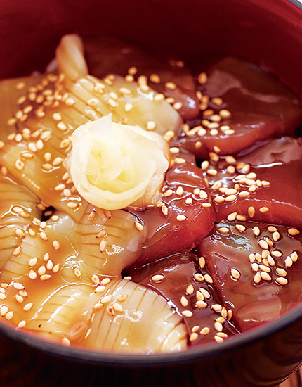 生マグロ、イカ漬け丼