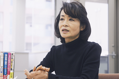 岩村暢子氏